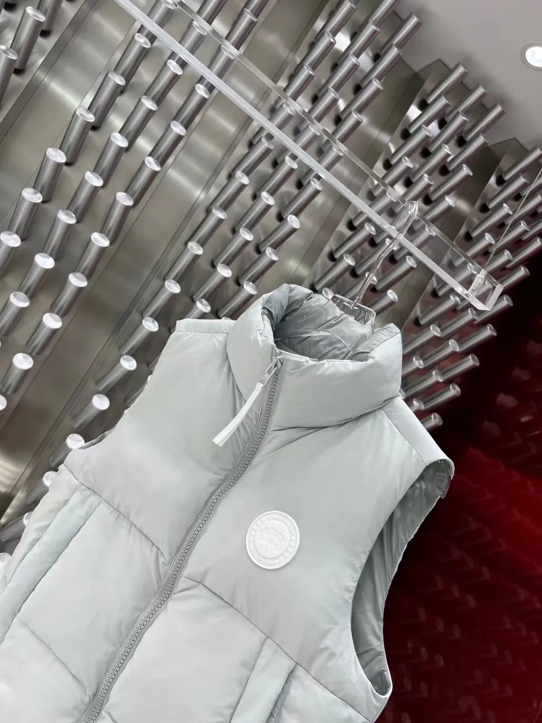 P460 Canadian brand Canada Goosex down jacket has always been recognized as the warmest down jacket. Various Instagram celebrities, Internet celebrities, and celebrities often wear it for street photos. I do Canada Goose every year, but I still can’t get rid of my love for the geese. No matter how cold the weather is, there is no need to be afraid, because there are geese! Filled with 90% white duck down, Canada Goose is the legendary warmest down jacket and is known as a must-have for Arctic outdoor sports! The most popular down jacket in the world, celebrities are rushing to buy it, it is a must-have! Same size for men and women: XS to XXL in stock😍